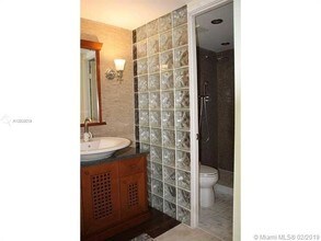 1301 NE Miami Gardens Dr-Unit -1424W in Miami Gardens, FL - Building Photo - Building Photo