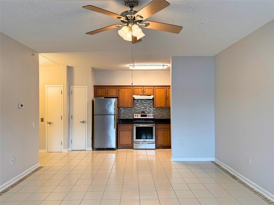 260 Beach 81st St in Queens, NY - Building Photo