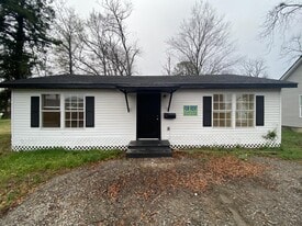 412 E 5th St in Lonoke, AR - Building Photo