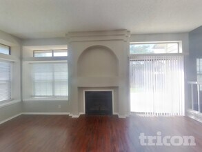 8035 Dove Trail Dr in San Antonio, TX - Building Photo - Building Photo