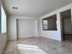 8513 Titania Ct in Las Vegas, NV - Building Photo - Building Photo