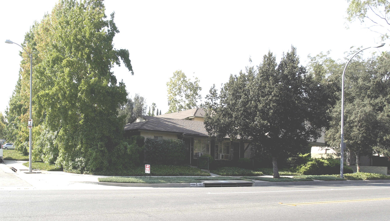 2511-2523 Queensberry Rd in Pasadena, CA - Foto de edificio