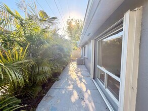 620-630 NE 19th Ave in Deerfield Beach, FL - Building Photo - Building Photo