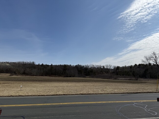 538 E Mountain Rd in Westfield, MA - Foto de edificio - Building Photo