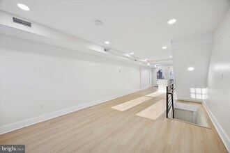 55 E Sharpnack St in Philadelphia, PA - Building Photo - Building Photo
