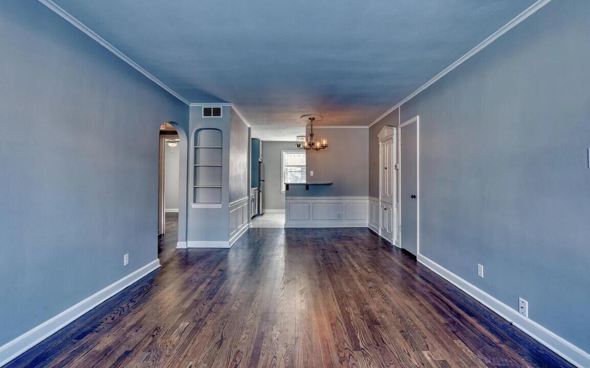 9015 W North Ave in Wauwatosa, WI - Building Photo