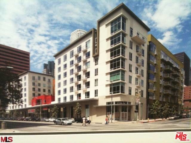 645 W 9th St-Unit -741 in Los Angeles, CA - Building Photo