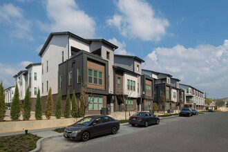 Villas at Fiori in Addison, TX - Foto de edificio - Building Photo