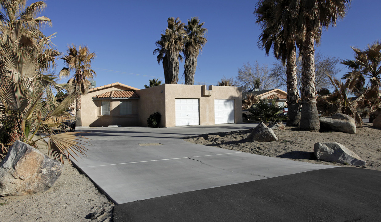 15877 Tuscola Rd in Apple Valley, CA - Building Photo