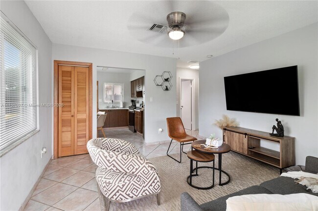 1201 NW 10th St in Dania Beach, FL - Building Photo - Building Photo