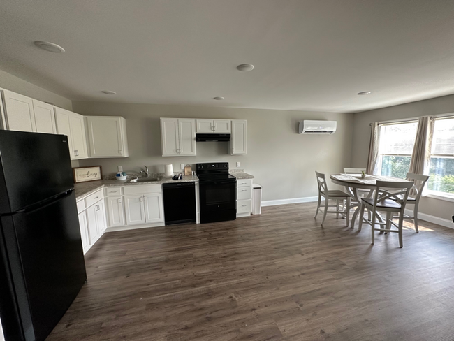 197 Pearl St-Unit -413 in Essex Junction, VT - Foto de edificio - Building Photo