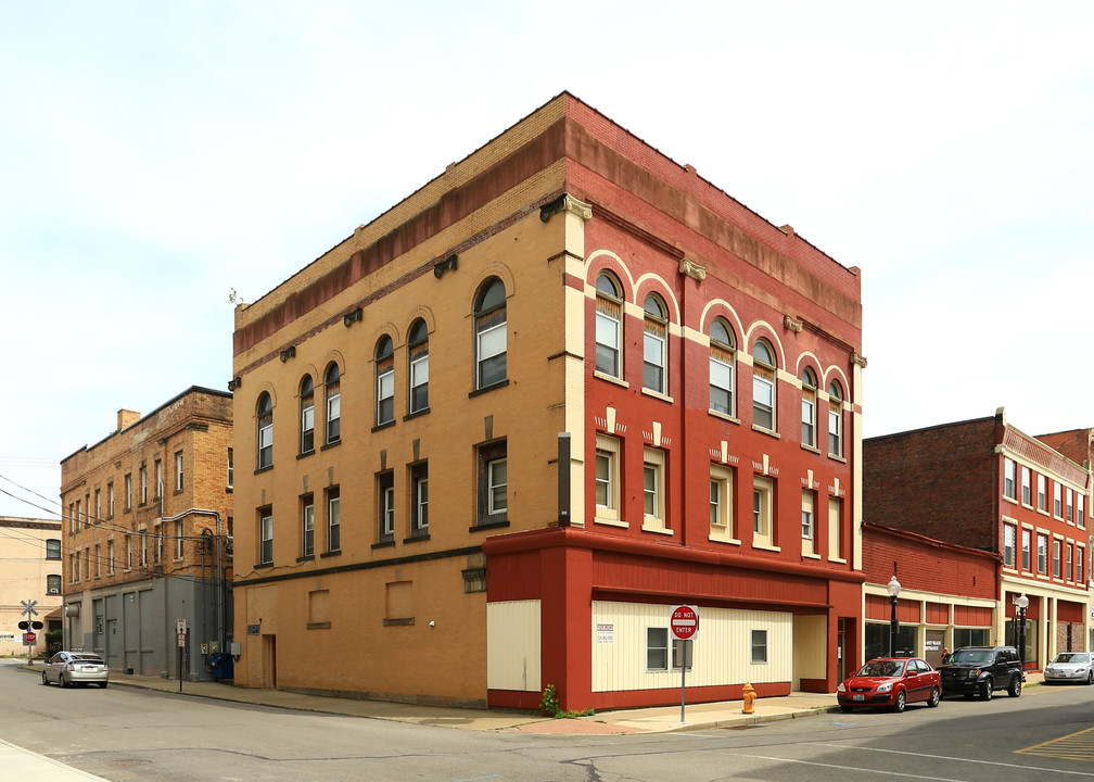 Harmony Place II in Sharon, PA - Building Photo