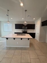 1696 Softwind Dr in Tulare, CA - Building Photo - Building Photo