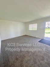 5025 N Bellaire Ave in Kansas City, MO - Building Photo - Building Photo