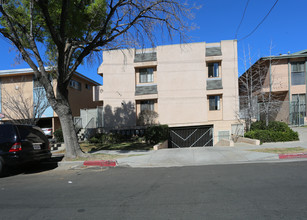 1147 Stanley Ave in Glendale, CA - Foto de edificio - Building Photo