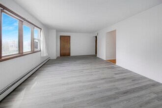 180 W 22nd St in Bayonne, NJ - Building Photo - Building Photo