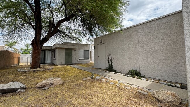 property at 4419 E Caladium Pl