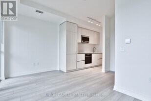 110 Broadway Ave in Toronto, ON - Building Photo