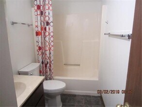 2323 W Territorial Rd in St. Paul, MN - Building Photo - Building Photo