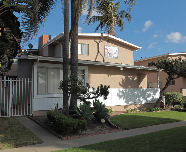 10942 Crenshaw Blvd in Inglewood, CA - Foto de edificio - Building Photo