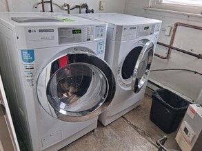 Fountain West Apartments in Trenton, MI - Foto de edificio - Building Photo