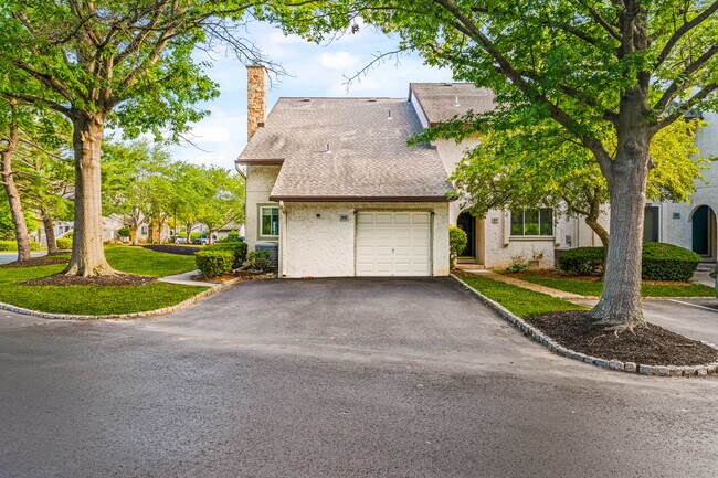 99 Thoreau Dr in Plainsboro, NJ - Building Photo - Building Photo