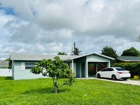 4599 Pruden Blvd in Greenacres, FL - Building Photo