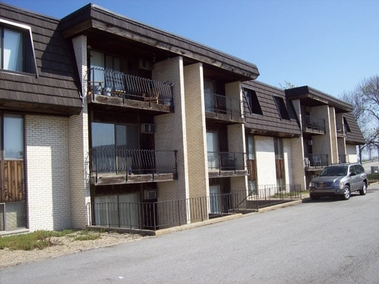 Morton Apartments in Hammond, IN - Building Photo
