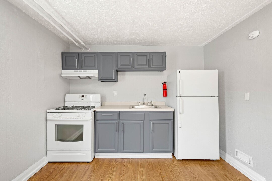 831 Hall St in Munhall, PA - Building Photo