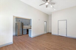 1201-1203 Benton St in Alameda, CA - Building Photo