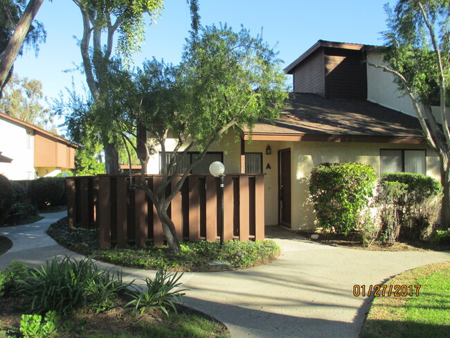 property at 1208 E Walnut Ave