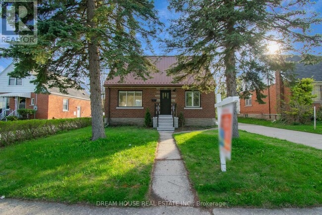 property at 47 Ellis Crescent N