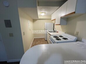 1120 Commonwealth Ave, Unit A in Boston, MA - Building Photo - Building Photo