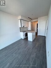 1 Yorkville Ave in Toronto, ON - Building Photo - Building Photo