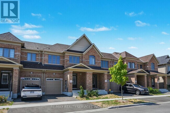 49 Bayardo Dr in Oshawa, ON - Building Photo - Building Photo