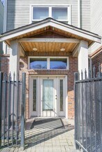 809 Taylor Ave N-Unit -A Seattle WA 98109 A in Seattle, WA - Building Photo - Building Photo