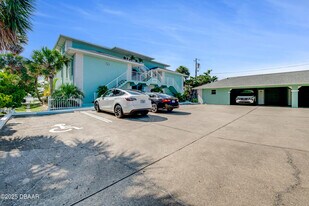 3602 S Peninsula Dr in Port Orange, FL - Building Photo
