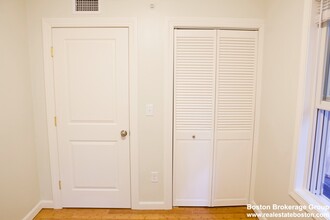 35 Forbes St, Unit 2 in Boston, MA - Building Photo - Building Photo