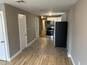 234 Oak St in Manchester, CT - Building Photo - Building Photo