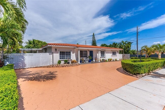 9901 SW 35th Terrace in Miami, FL - Building Photo - Building Photo
