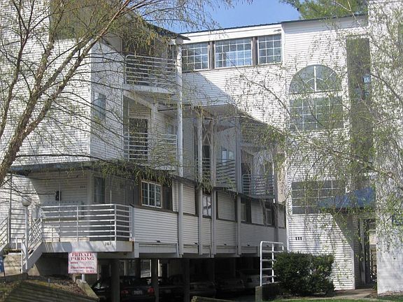 201 S Busey Ave in Urbana, IL - Foto de edificio