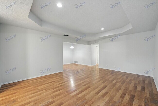 6708 S Creek Dr in Fort Worth, TX - Building Photo - Building Photo