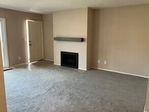 6915 Quail Pl, Unit West Bluff Hills in Carlsbad, CA - Building Photo - Building Photo