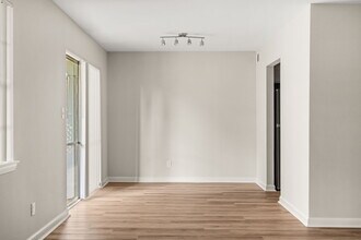 Breeze Apartments in Gulf Breeze, FL - Building Photo - Building Photo