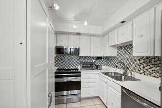 3000 Presidential Way in West Palm Beach, FL - Building Photo - Building Photo