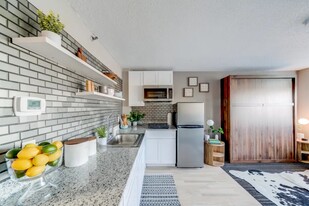 TEAK Living in Houston, TX - Building Photo