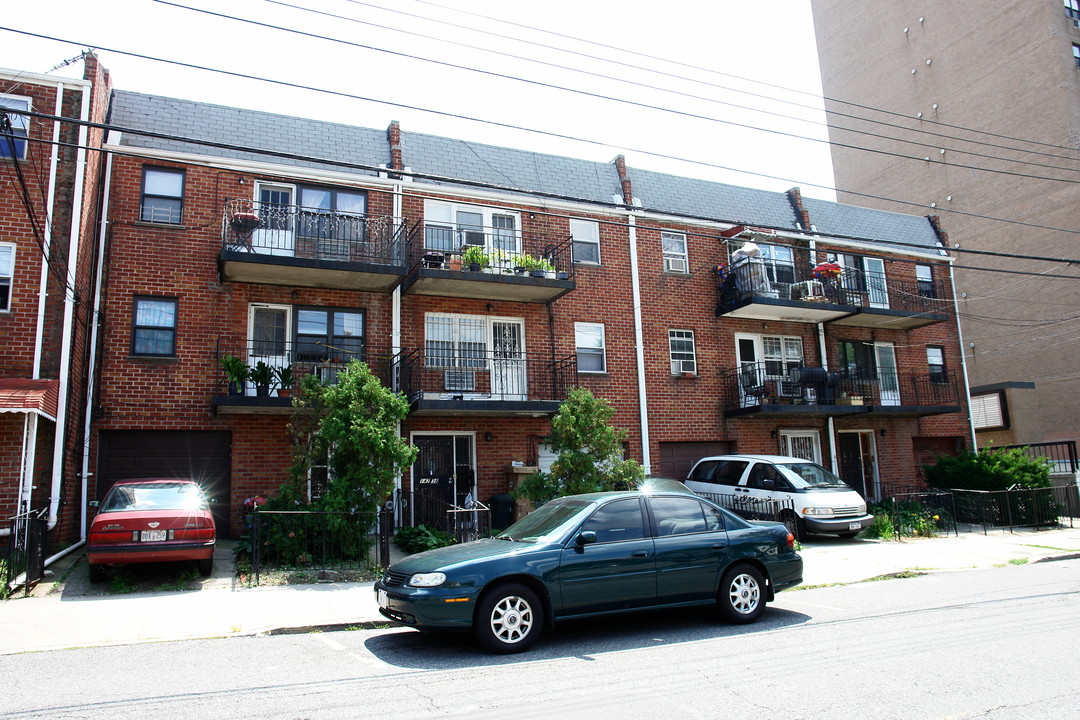 14738-14802 35th Ave in Flushing, NY - Foto de edificio