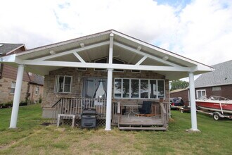 2168 River Rd in Niagara Falls, NY - Building Photo - Building Photo