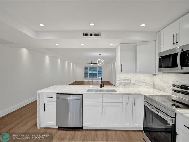 3305 Aruba Way in Coconut Creek, FL - Building Photo - Building Photo
