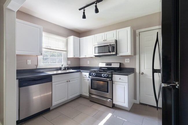 property at 872 Margaret Pl NW